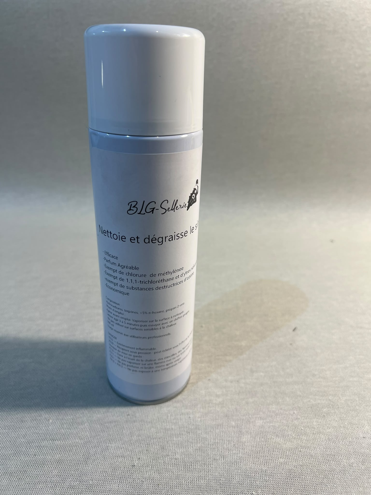 Bombe-Spray-d-entretien-similicuir-6a6cf2c051181.jpg